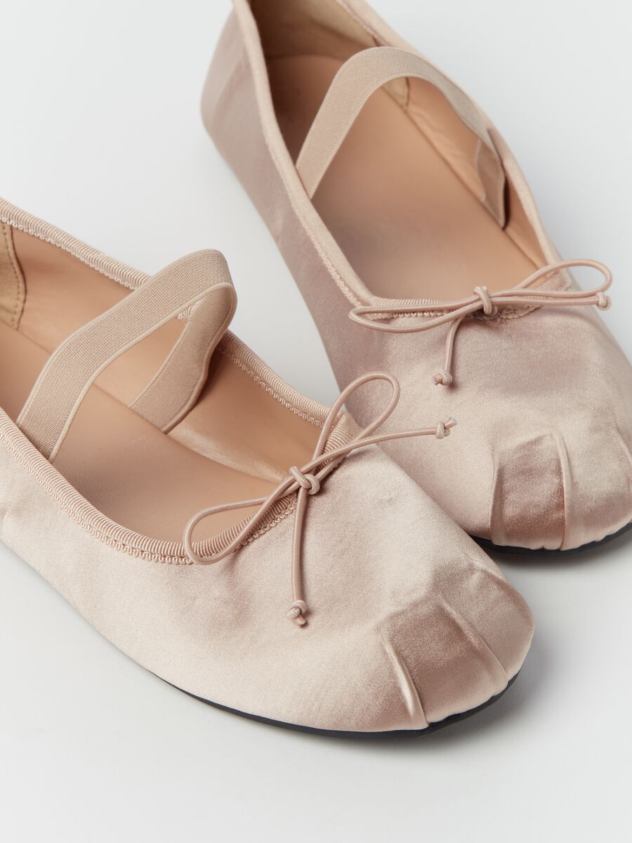 Ballerina flats with elasticated strap_2