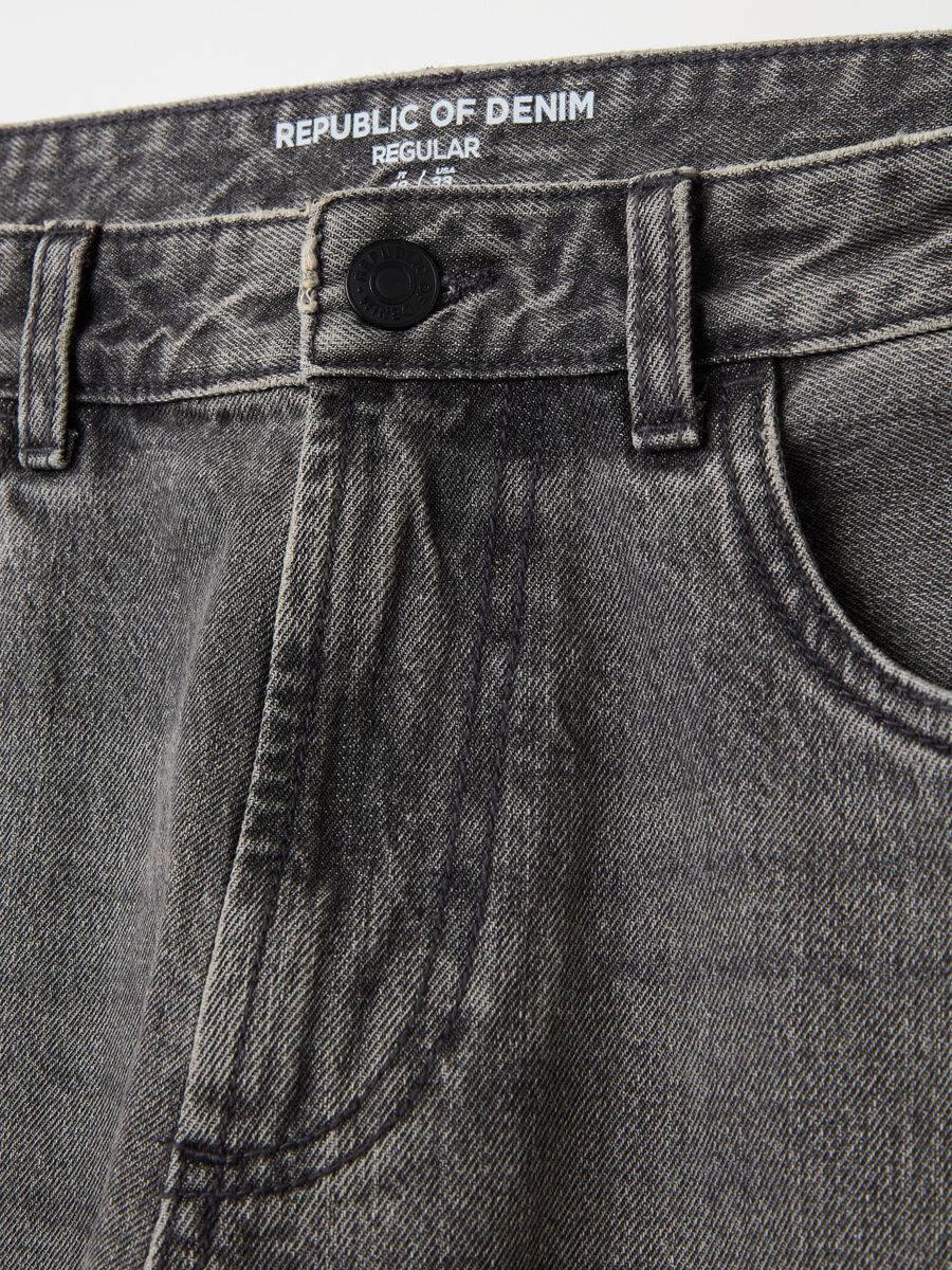 Regular fit jeans with discolouring_5