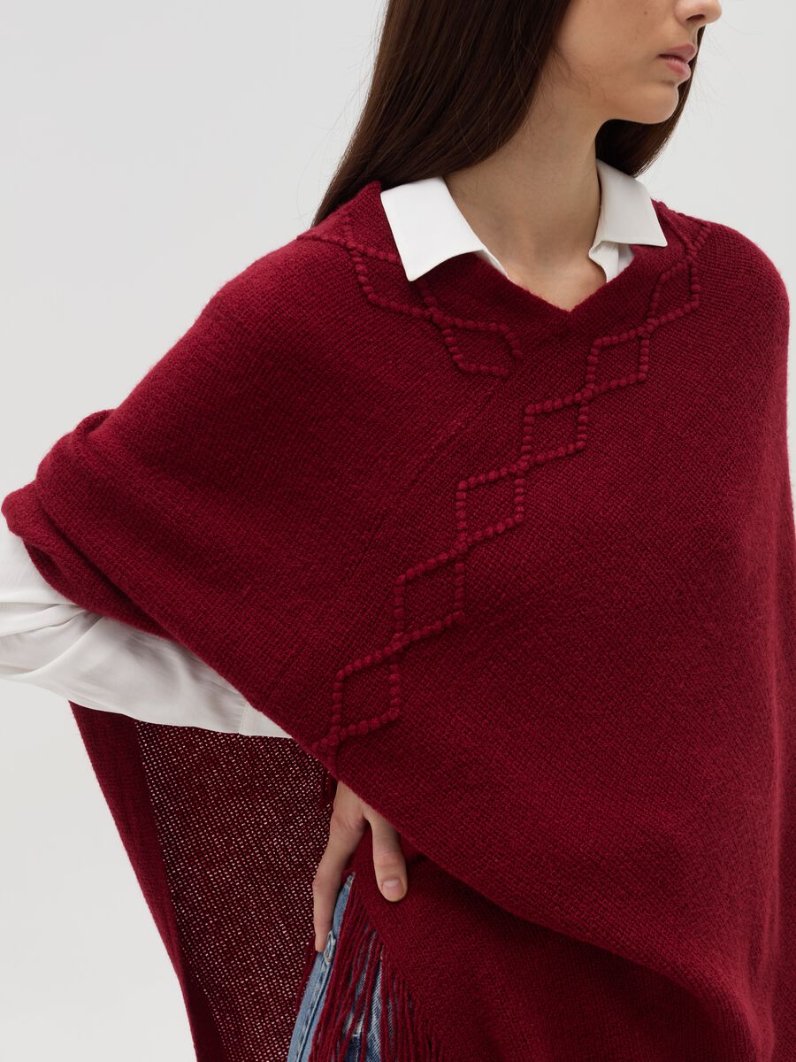 Poncho with diamond design and fringing_6