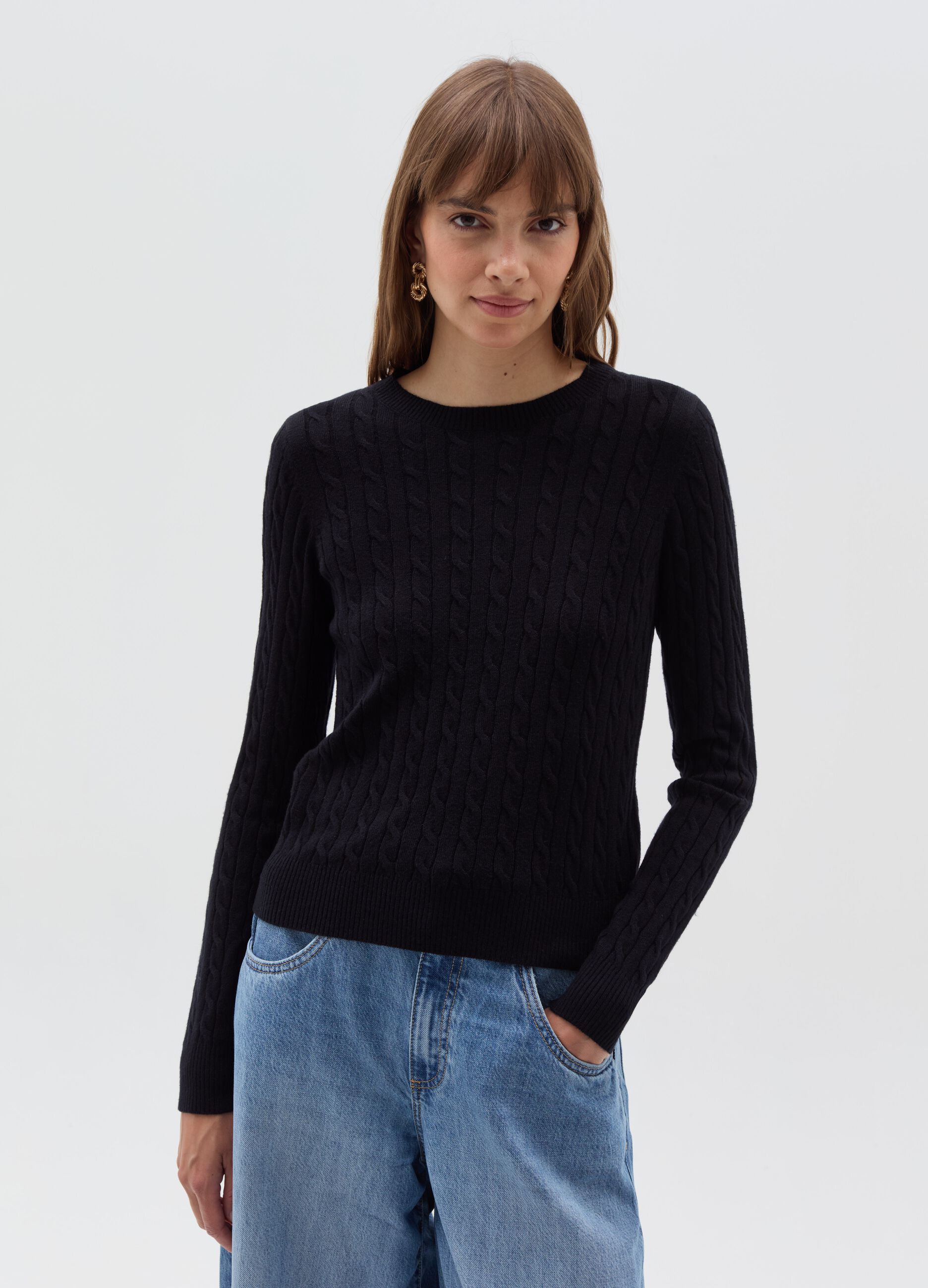 Ribbed pullover with cable-knit design