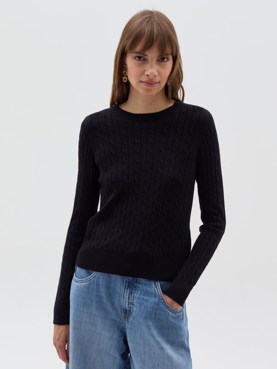 Ribbed pullover with cable-knit design_5