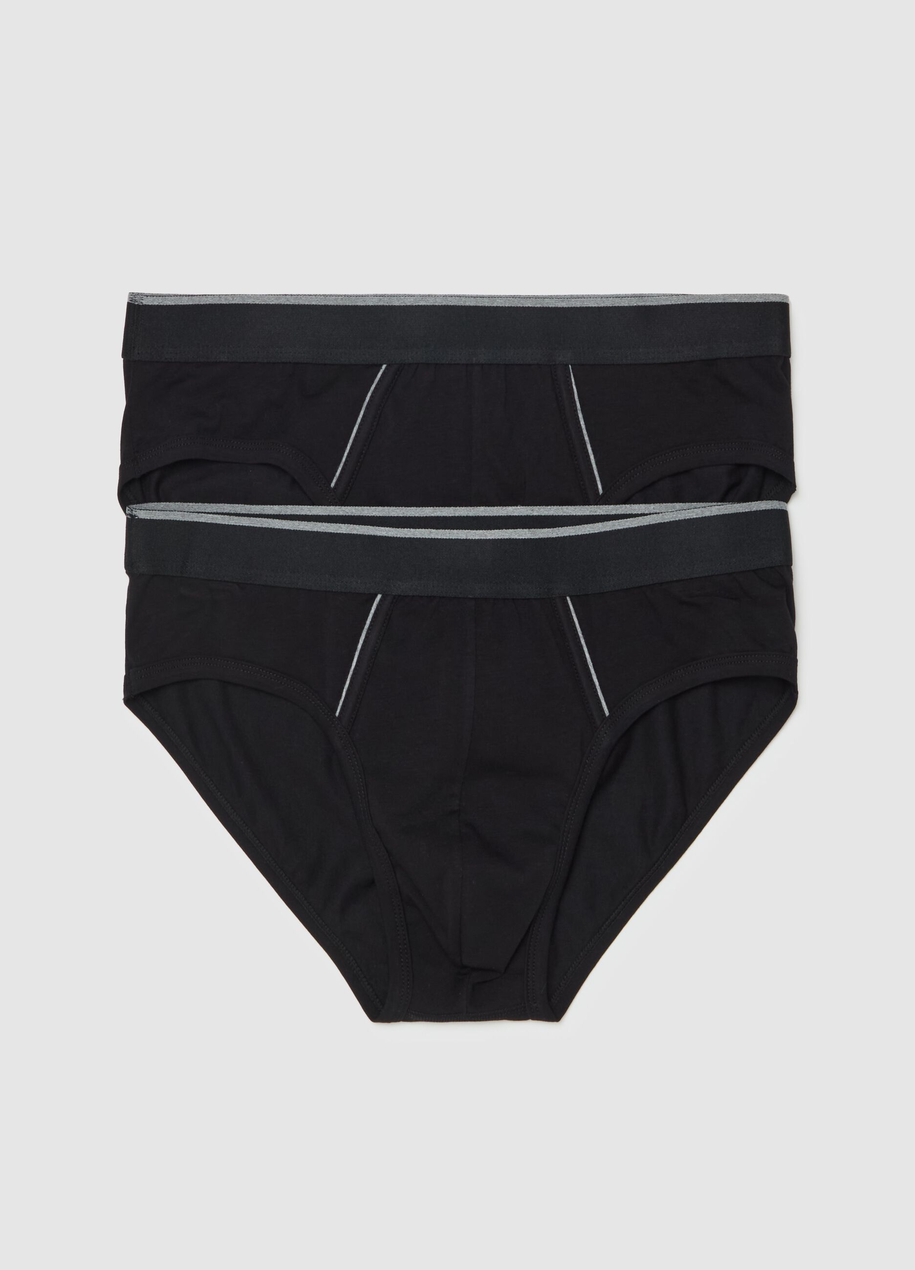 Two-pack briefs with contrasting piping