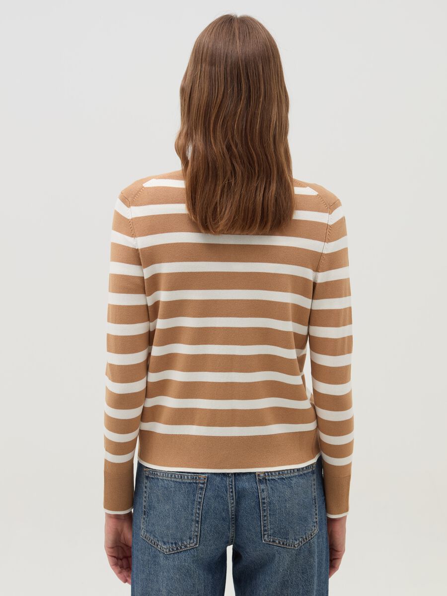 Striped cardigan with round neck_2