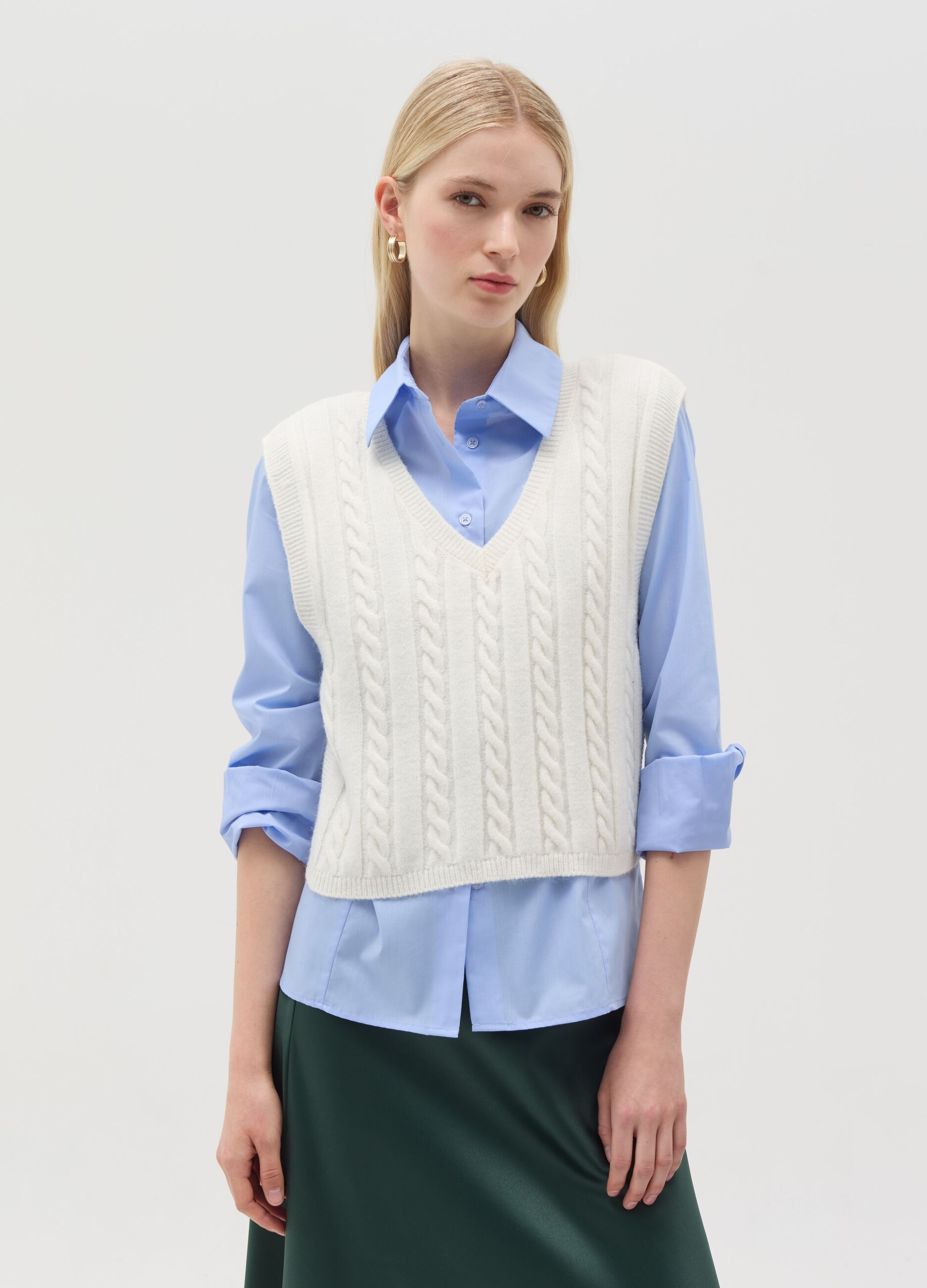 Cable-knit closed gilet with V neck