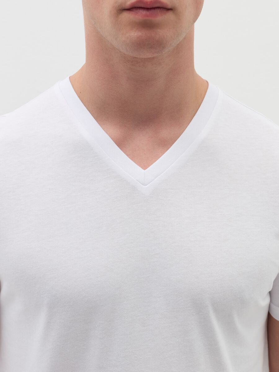 Three-pack undershirts with V neck_1