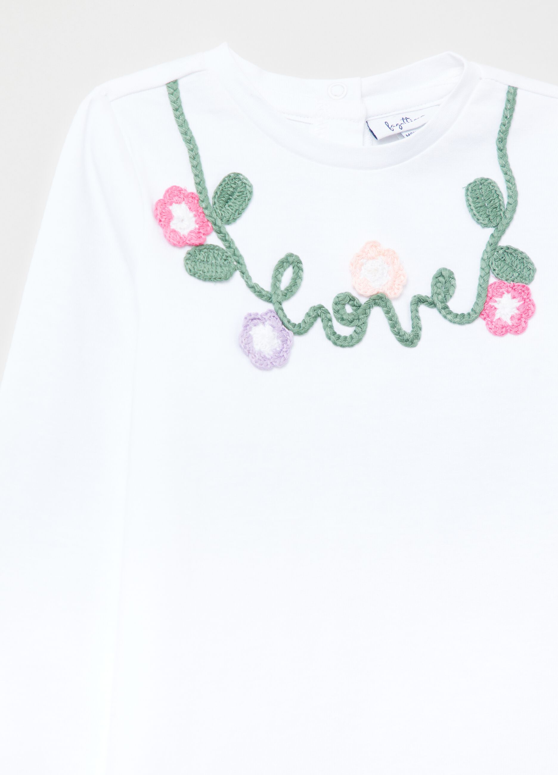 T-shirt in cotone con fiori crochet