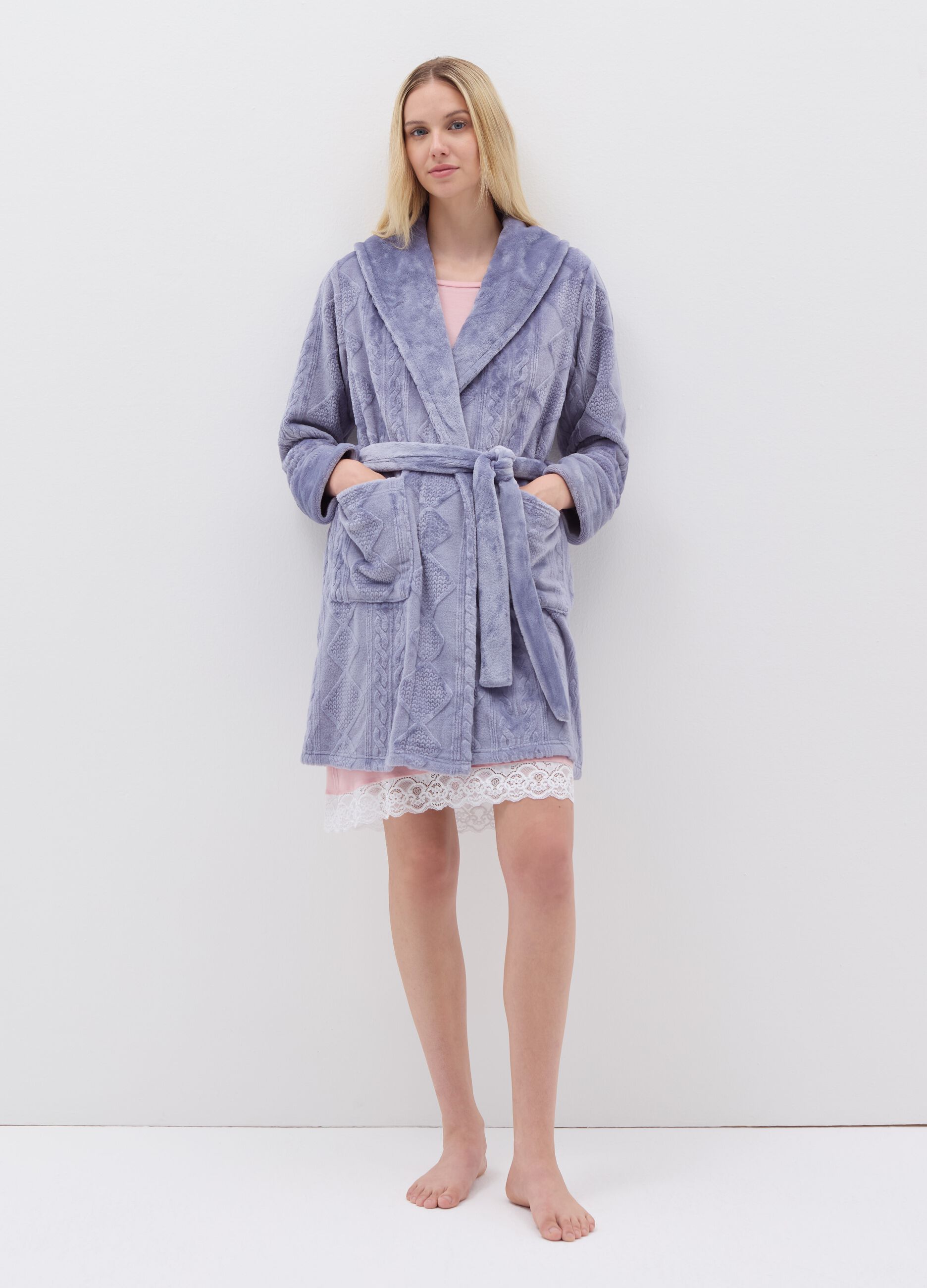 Short cable-knit dressing gown with diamond motif