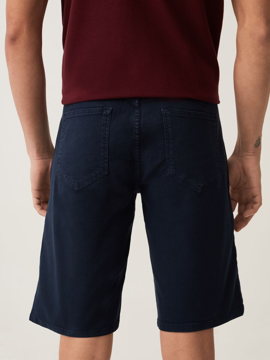Five-pocket stretch cotton Bermuda shorts_2