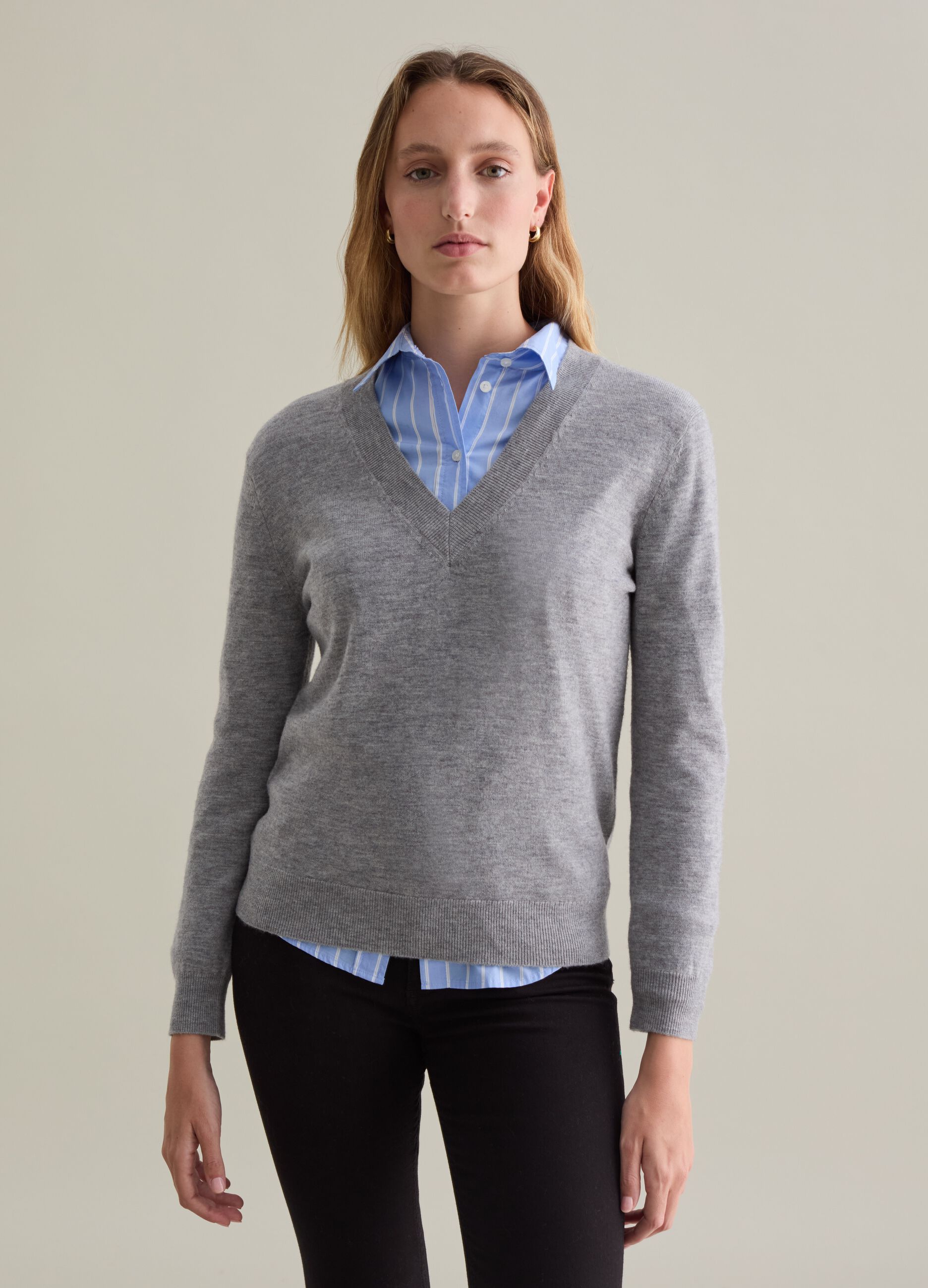 V-neck pullover in wool