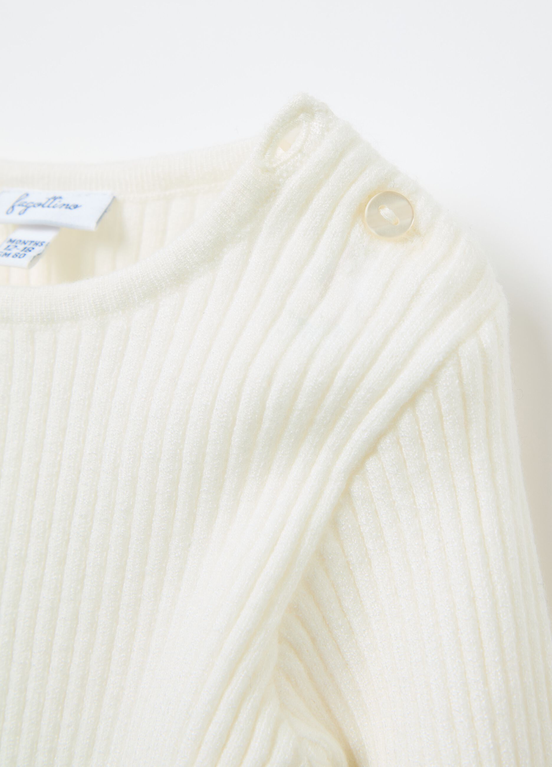 Ribbed pullover with frills