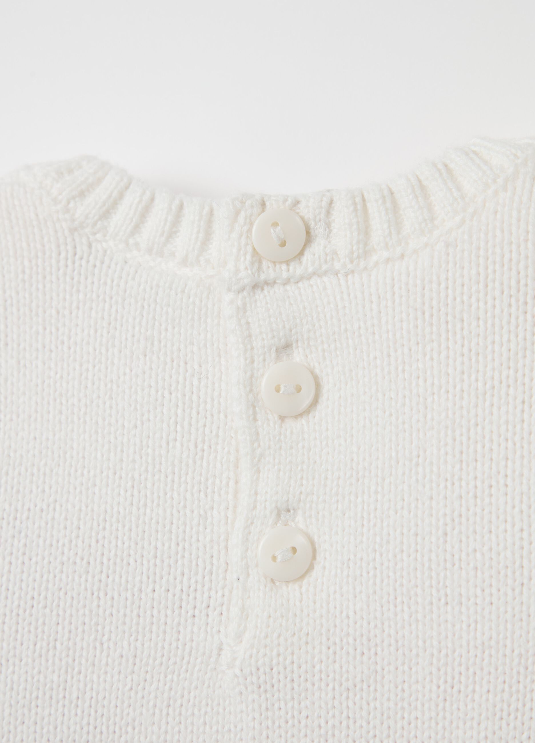 Knitted pullover with jacquard designs