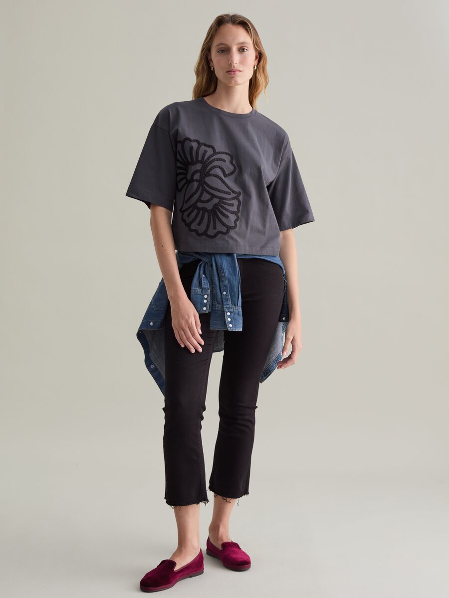 Oversized T-shirt with floral embroidery_0