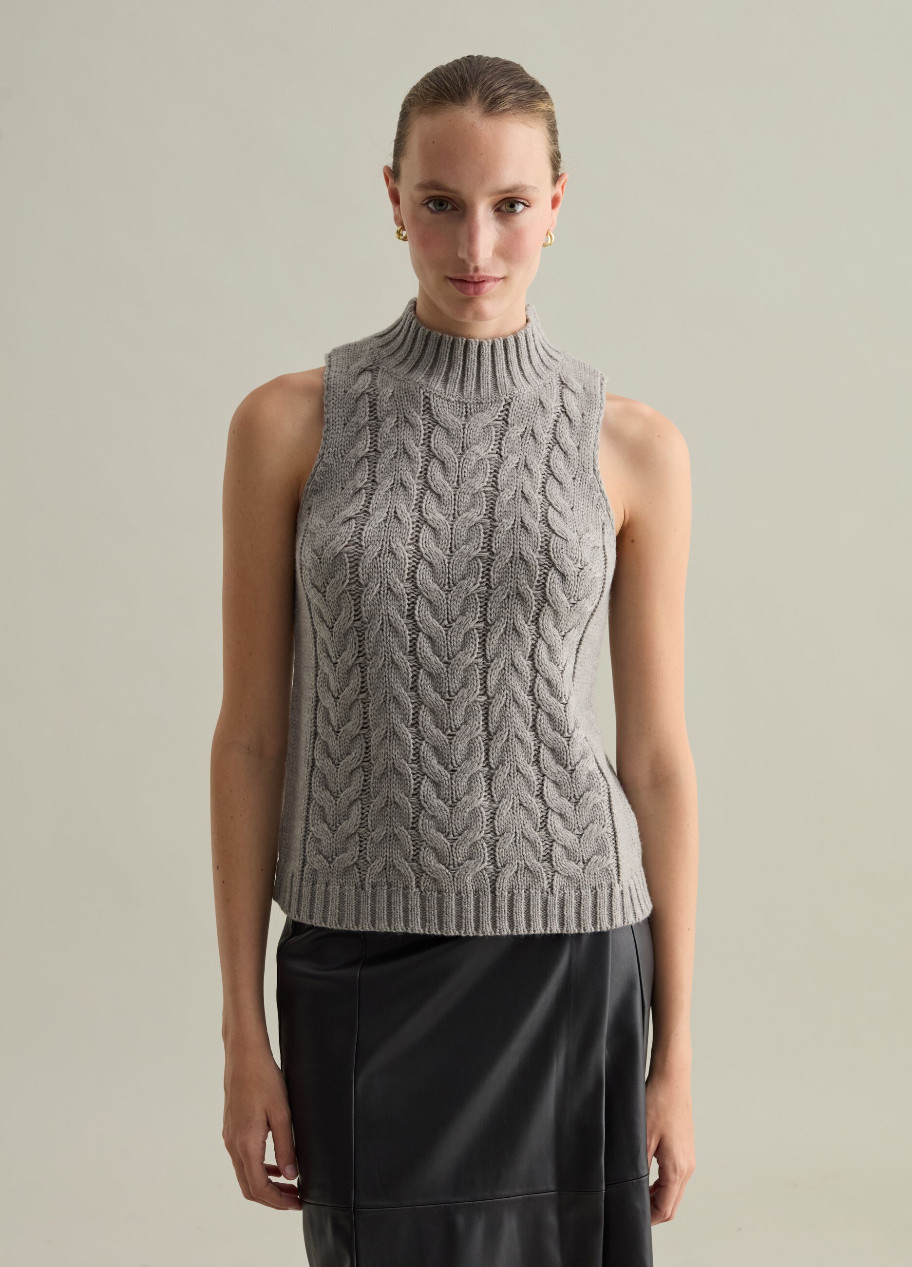 Contemporary closed cable-knit gilet