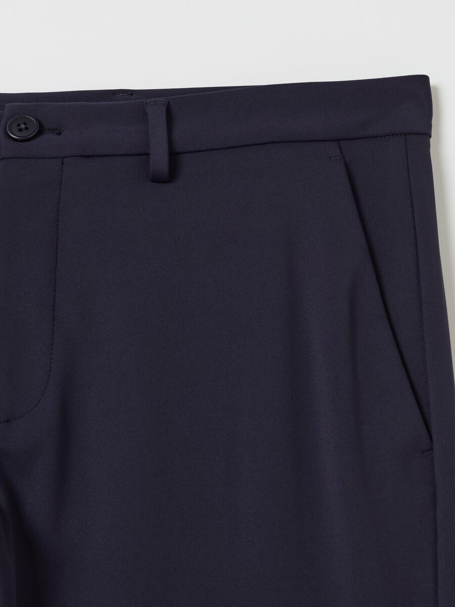 Contemporary chino trousers in technical fabric_5