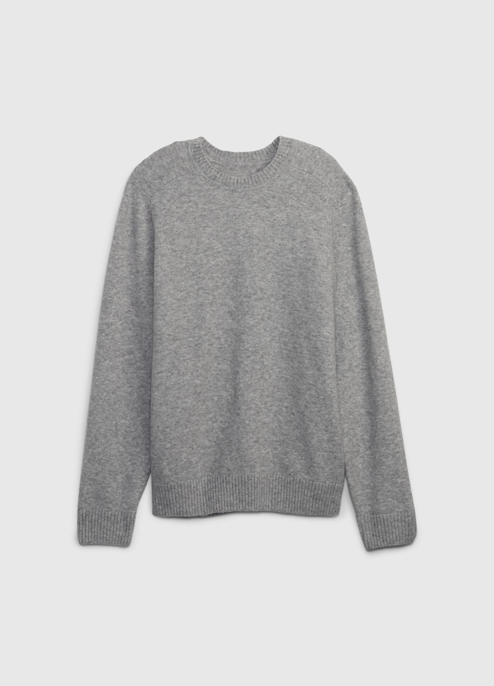 Pullover with round neck and raglan sleeves