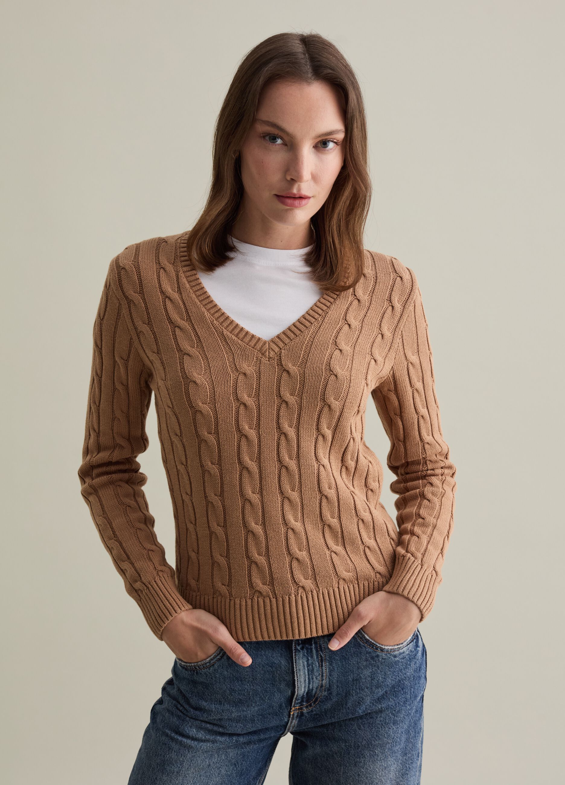 Pullover a trecce con scollo a V