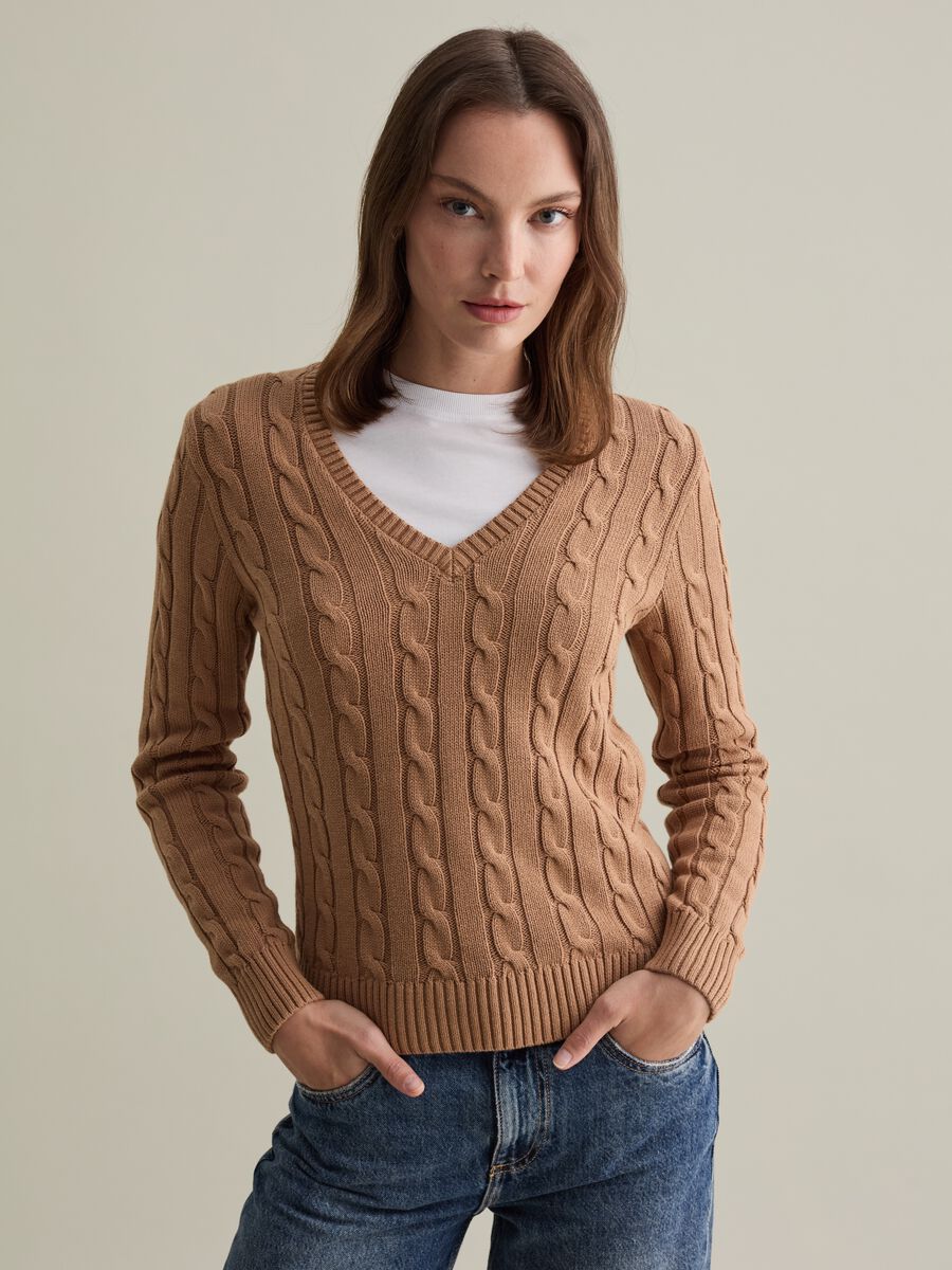 Cable-knit pullover with V neck_1