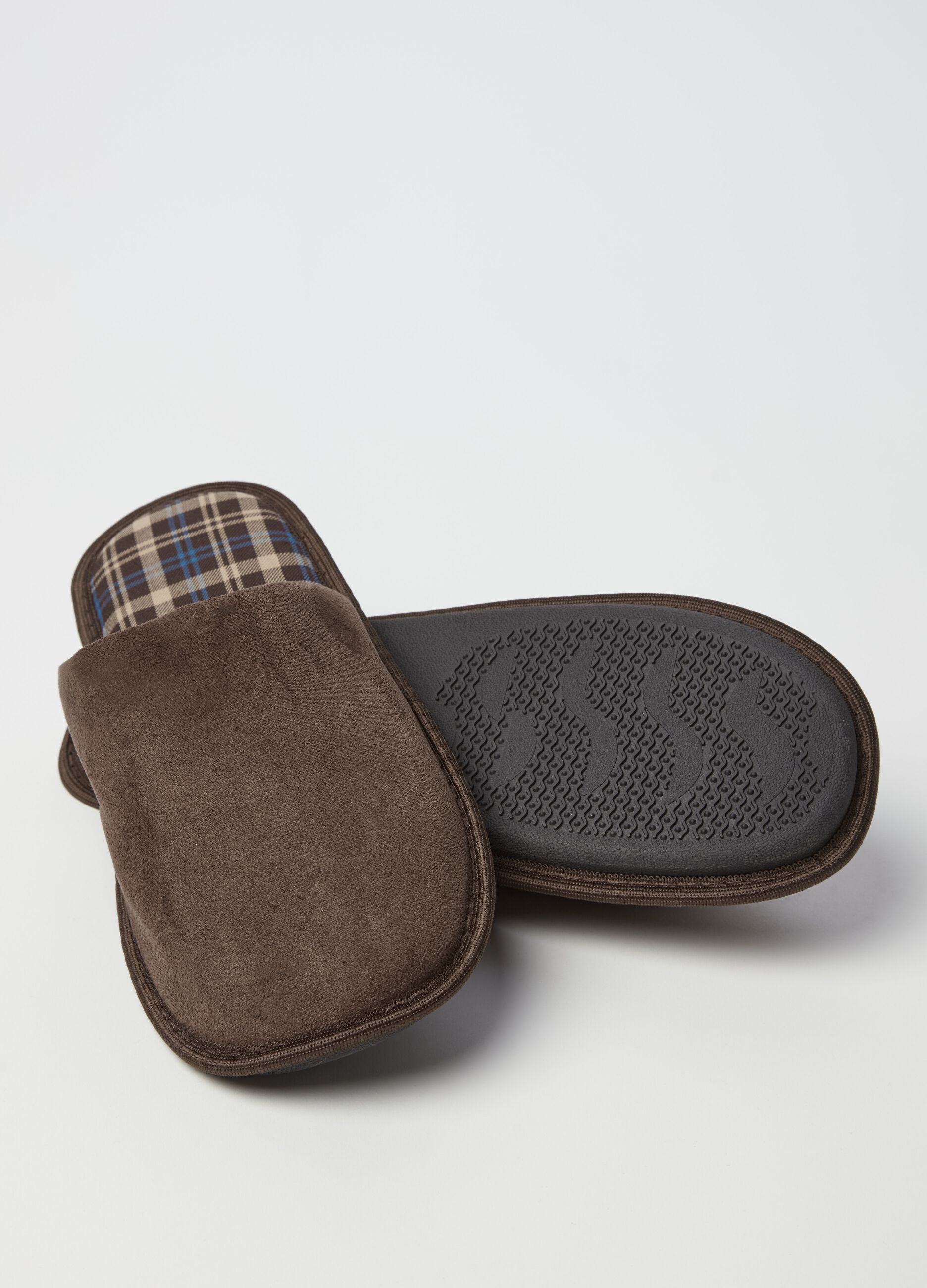 Velour slippers with tartan lining