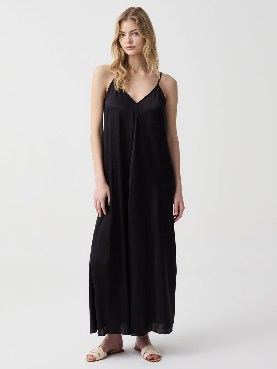 Long dress in satin with spaghetti straps_0