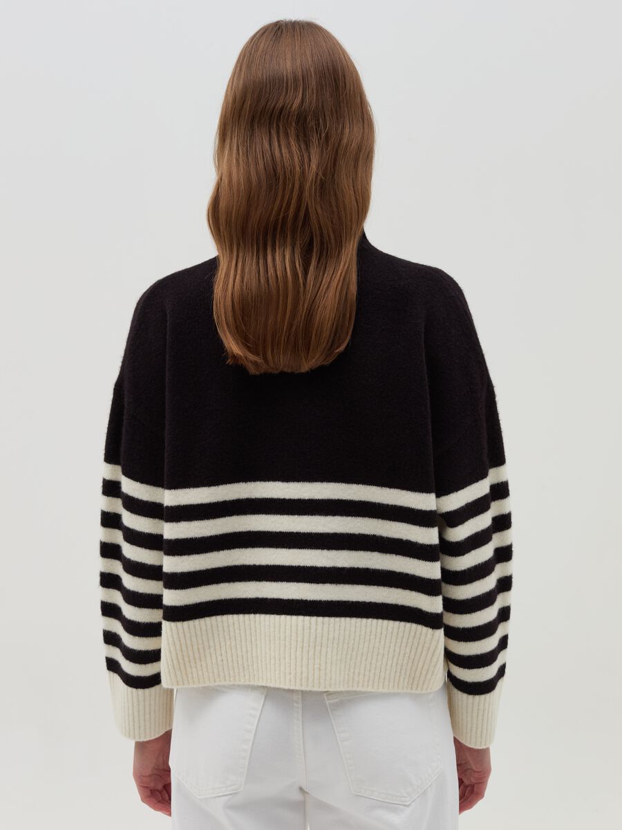 Striped high-neck pullover_2