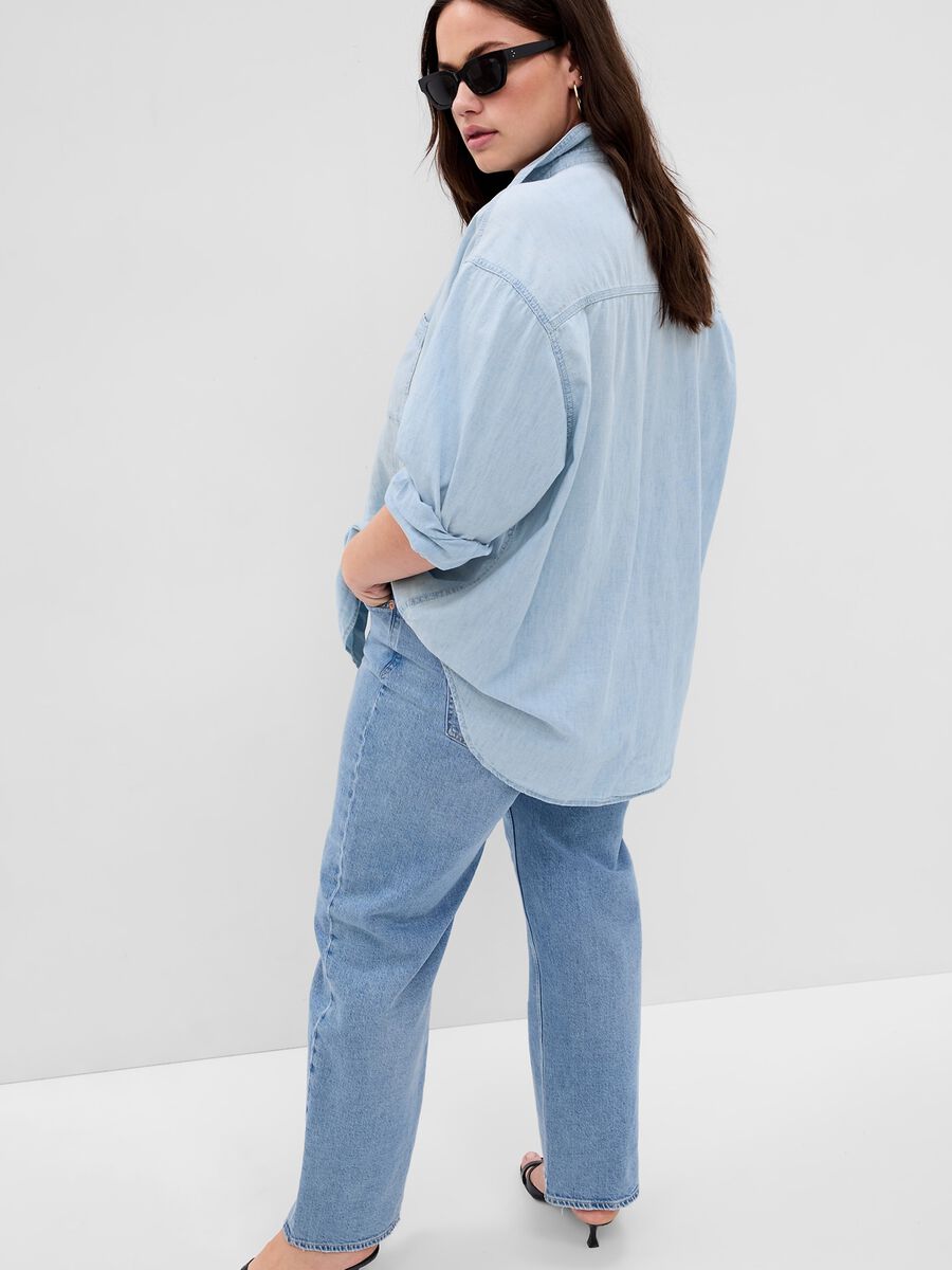 Oversized shirt in denim with pockets_4
