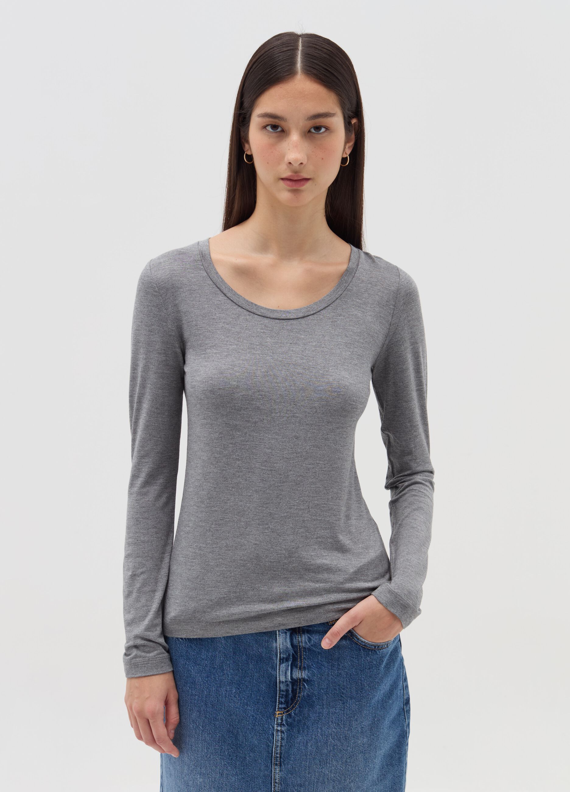 T-shirt a maniche lunghe in viscosa stretch