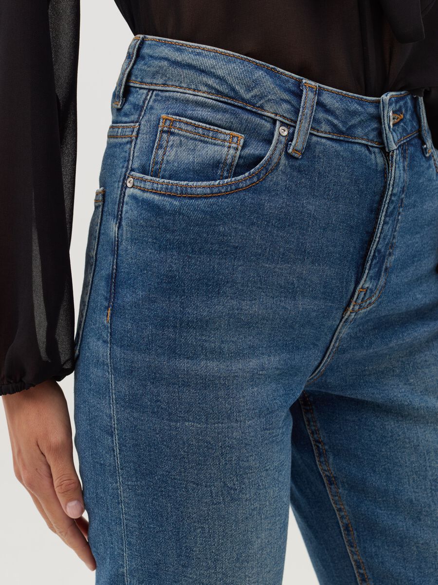 Straight-fit stretch jeans with five pockets_3