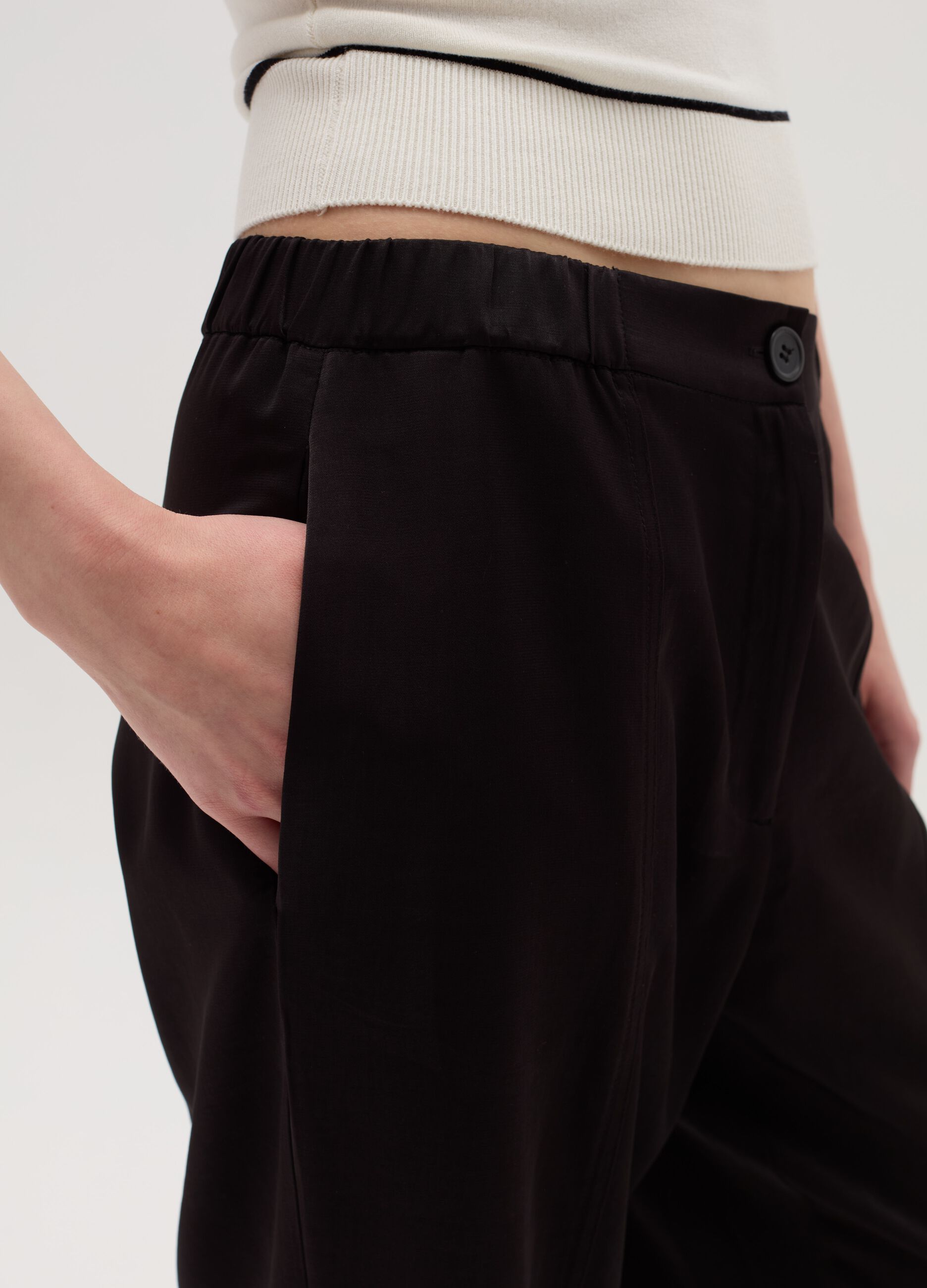 Pantalone pull-on con cuciture in rilievo