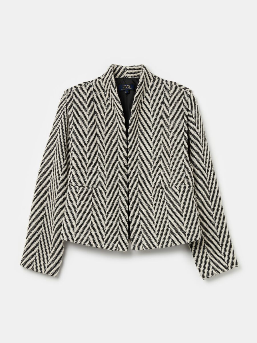 Short open jacket with chevron motif_4