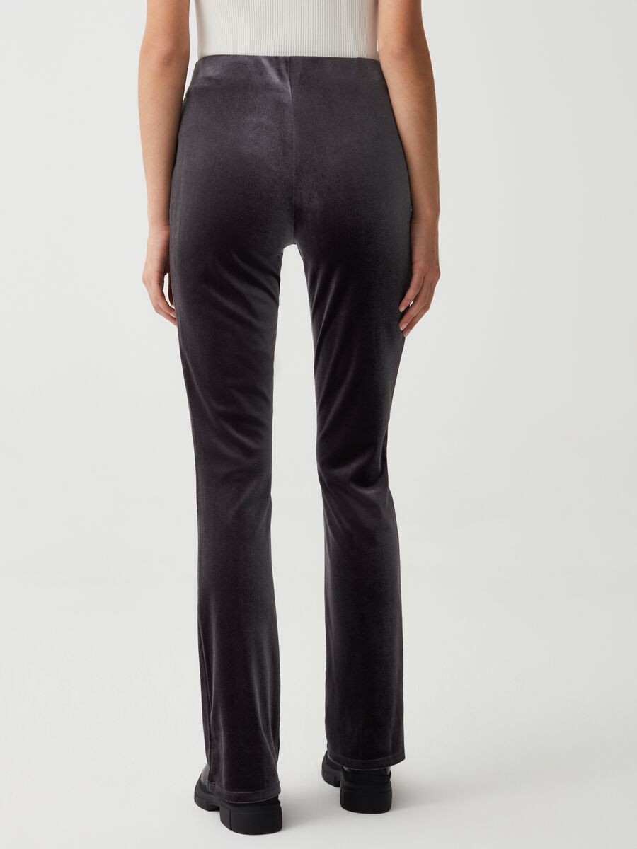 Flare-fit leggings with embossed seams_2