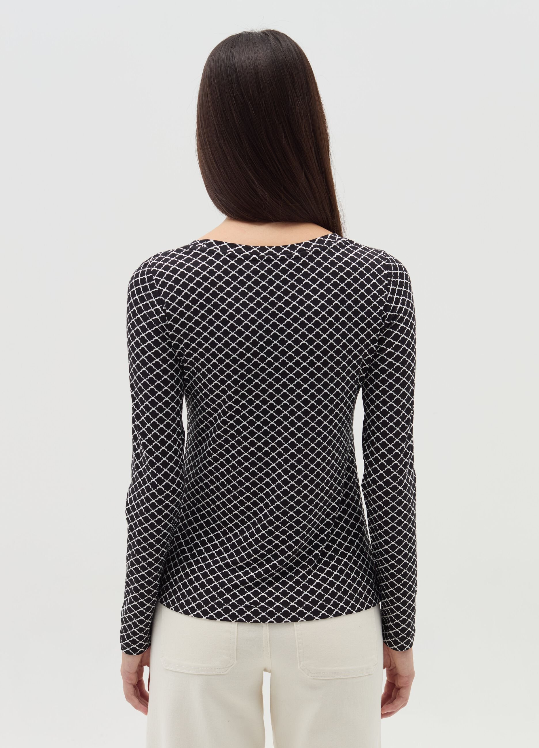 Patterned long-sleeved T-shirt