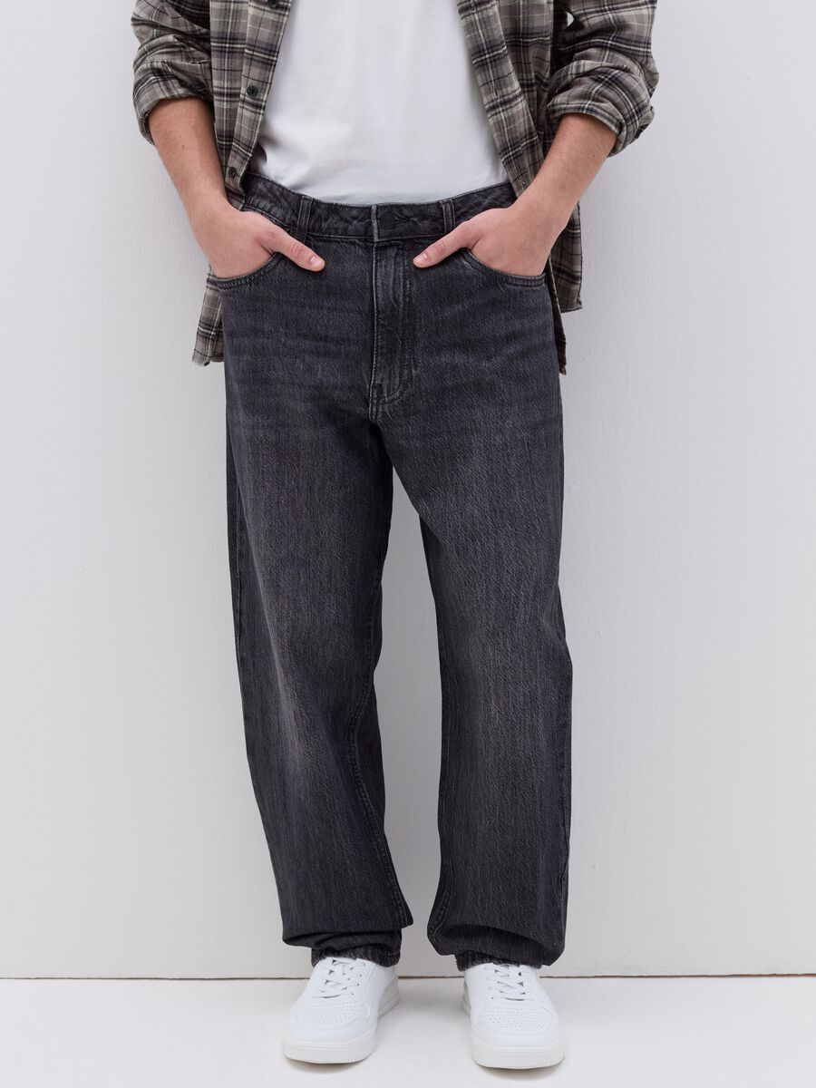 Baggy-fit jeans with five pockets_1