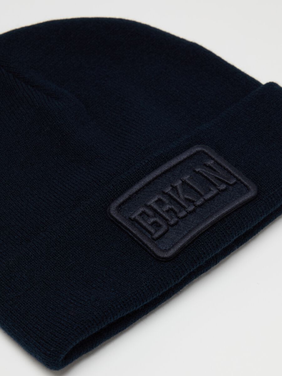 Berretto in maglia con patch "BRKLN"_1