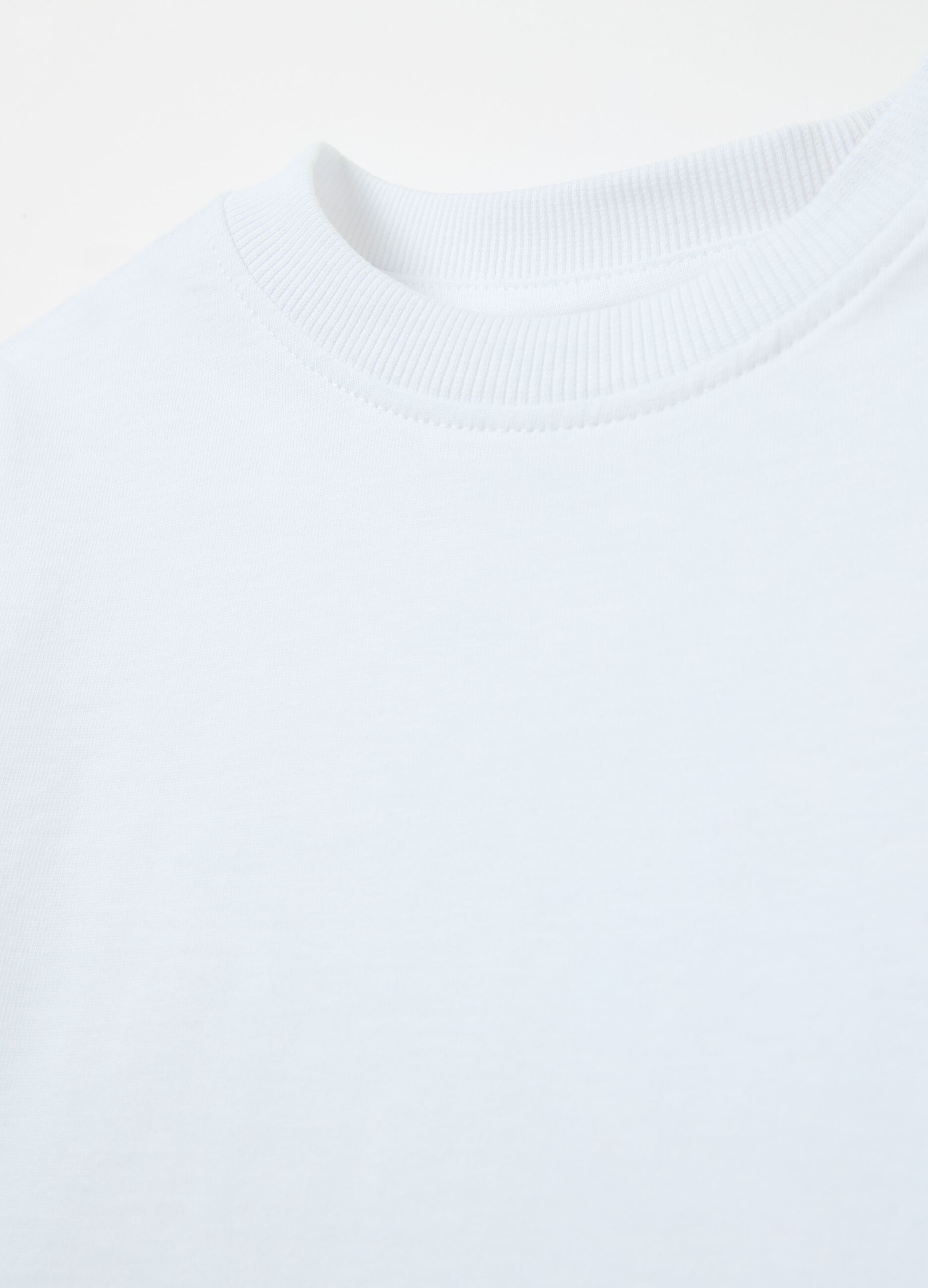 Solid colour T-shirt in organic cotton