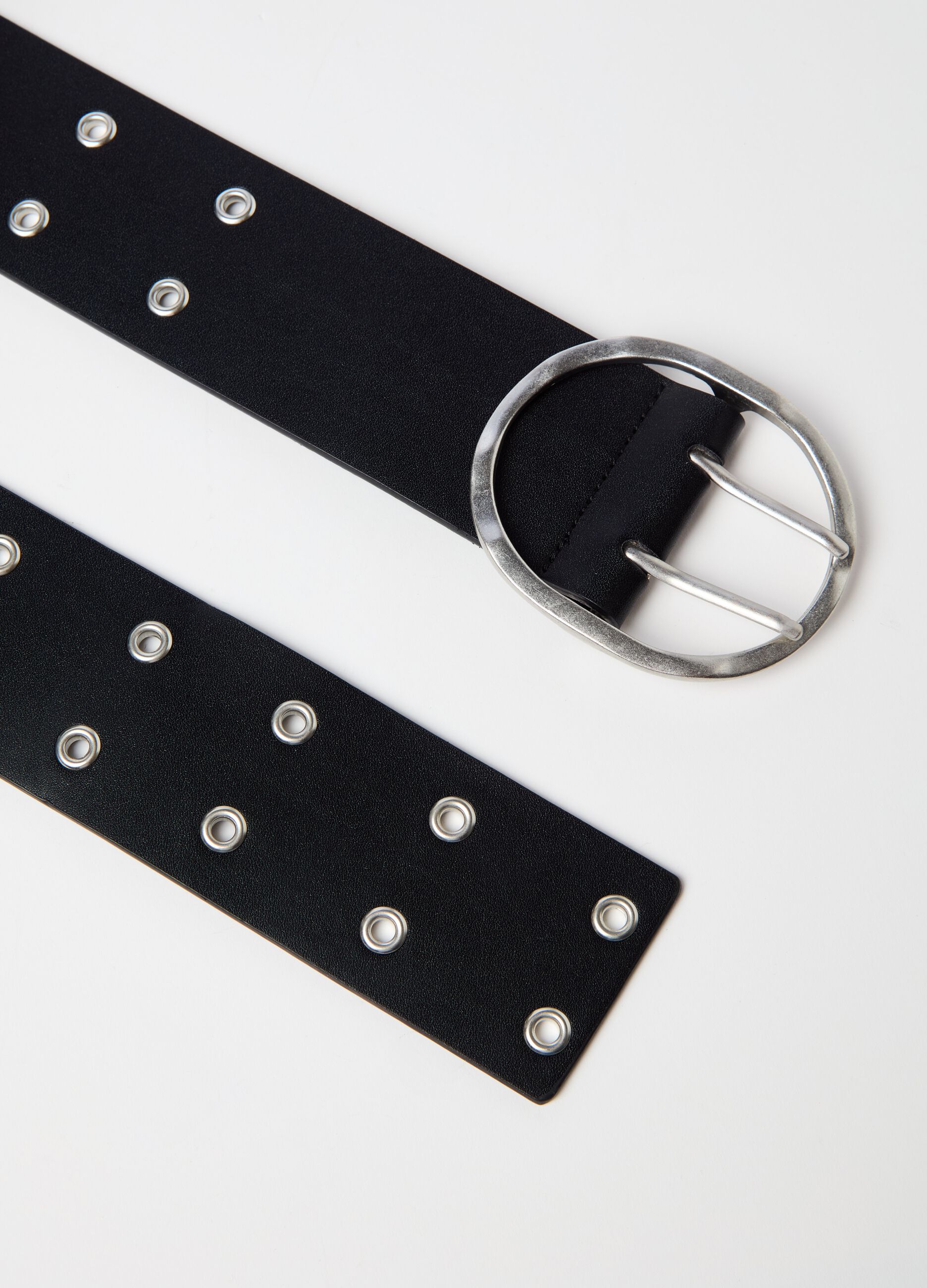 Thick belt with metal eyelets