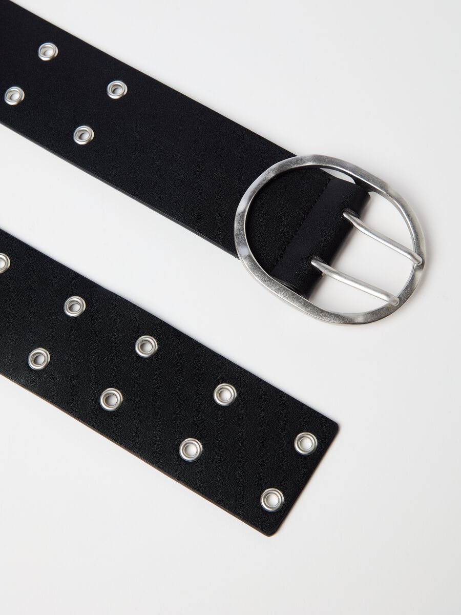 Thick belt with metal eyelets_2