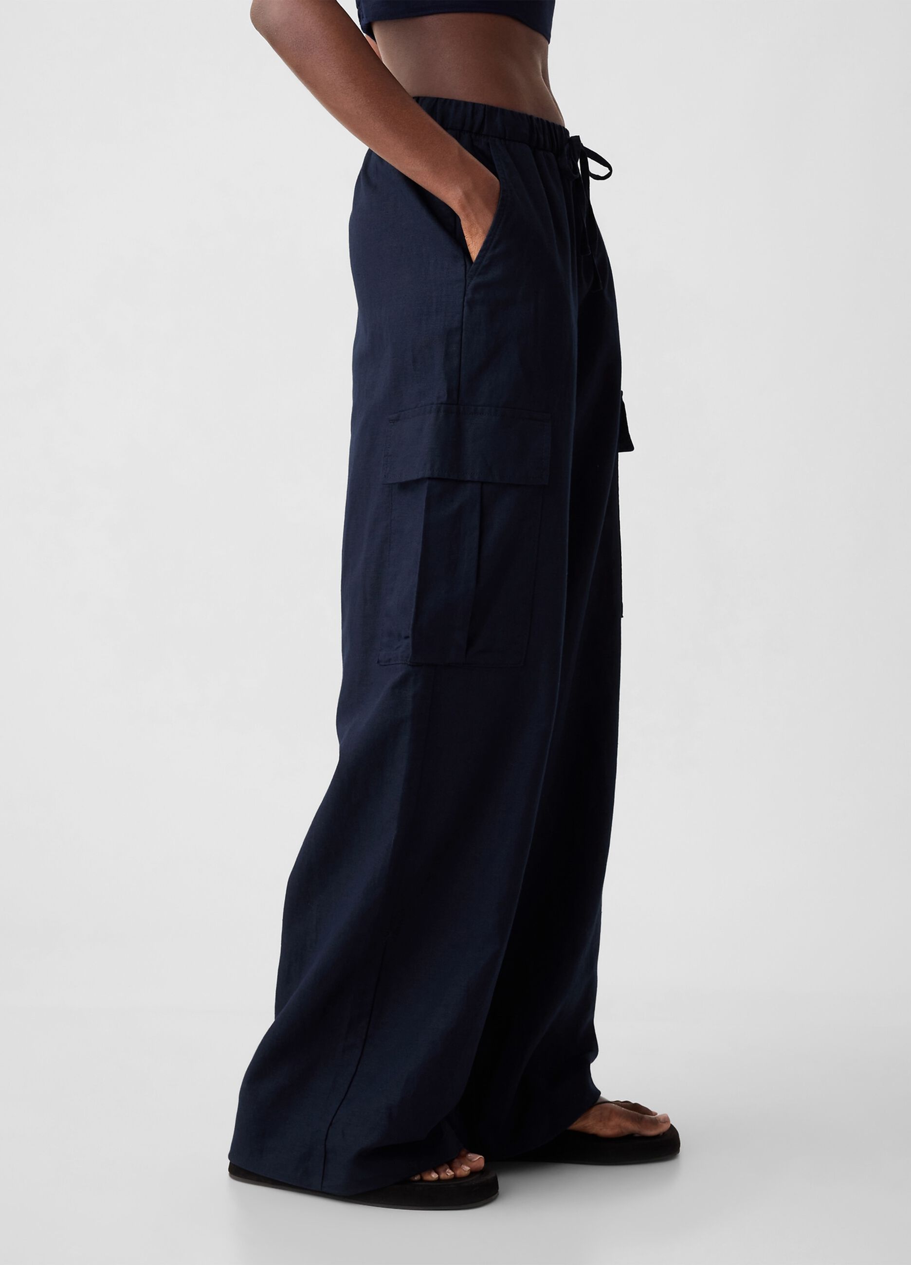 Pull-on wide-leg cargo trousers