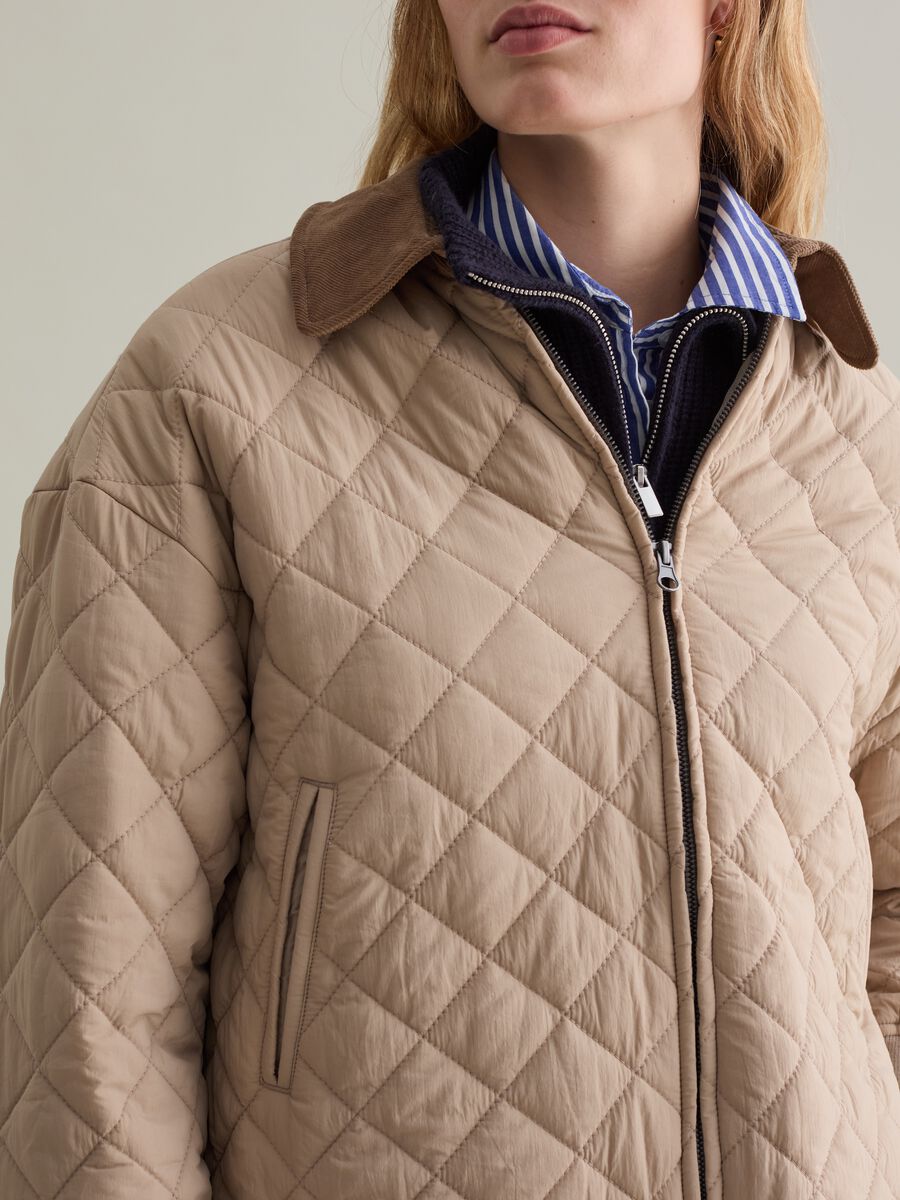 Short quilted jacket with collar in corduroy_3