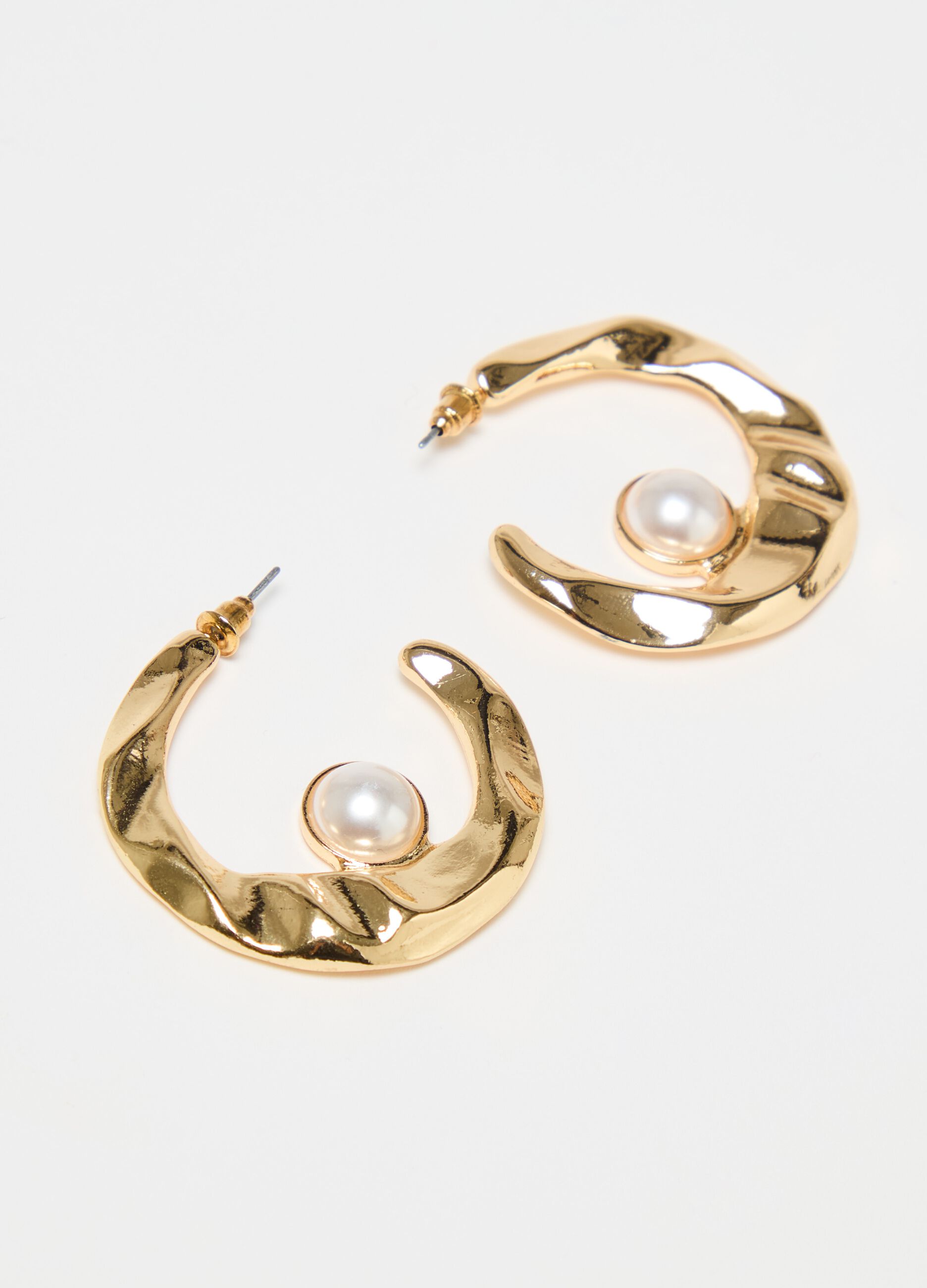 Half-moon earrings with bead