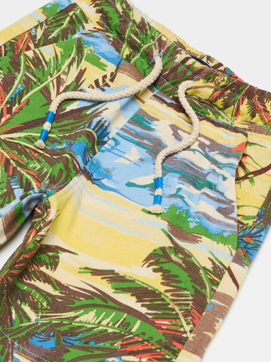 Fleece Bermuda shorts with drawstring and print_5