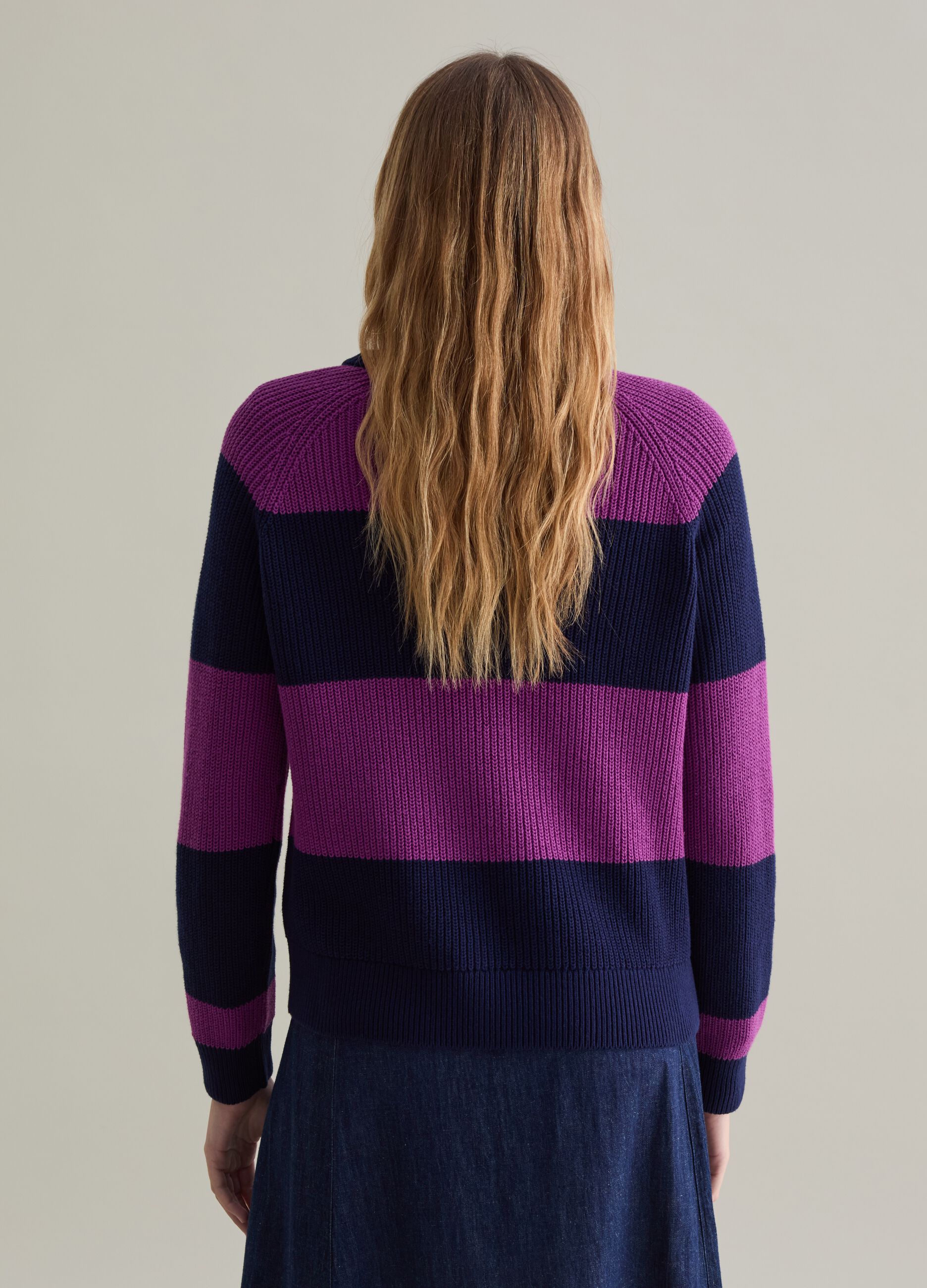 Pullover a righe con maniche raglan