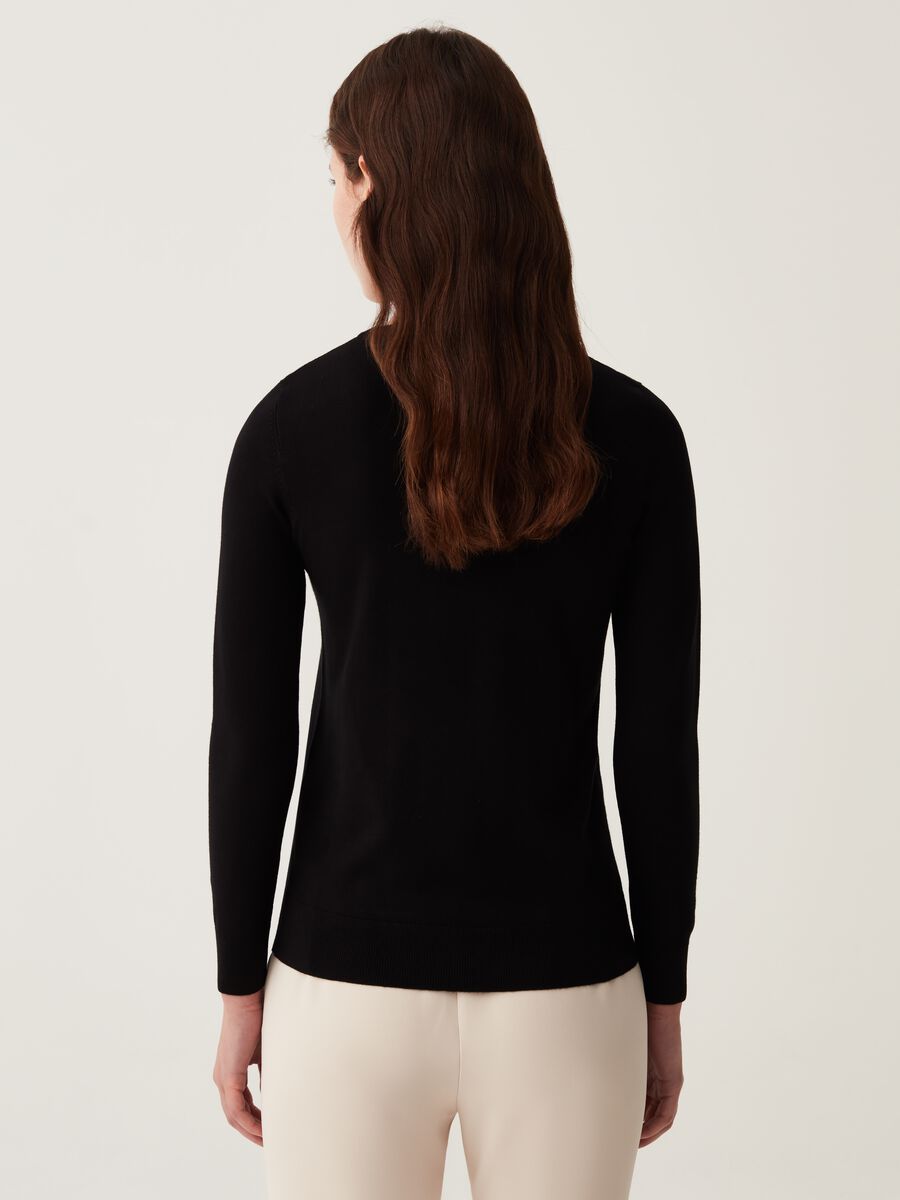 Solid colour pullover with round neck_2