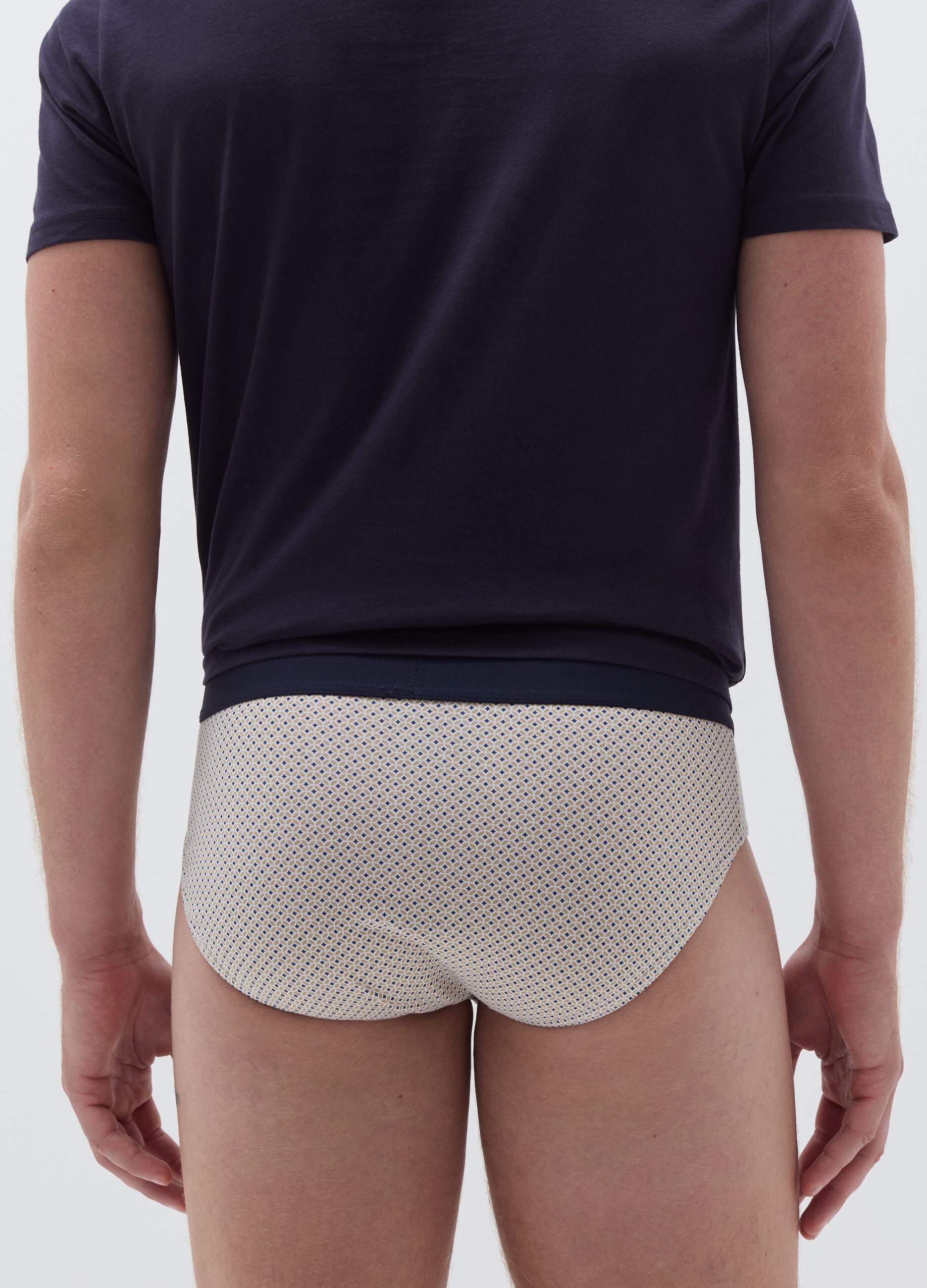 Three-pack briefs with external elastic and pattern