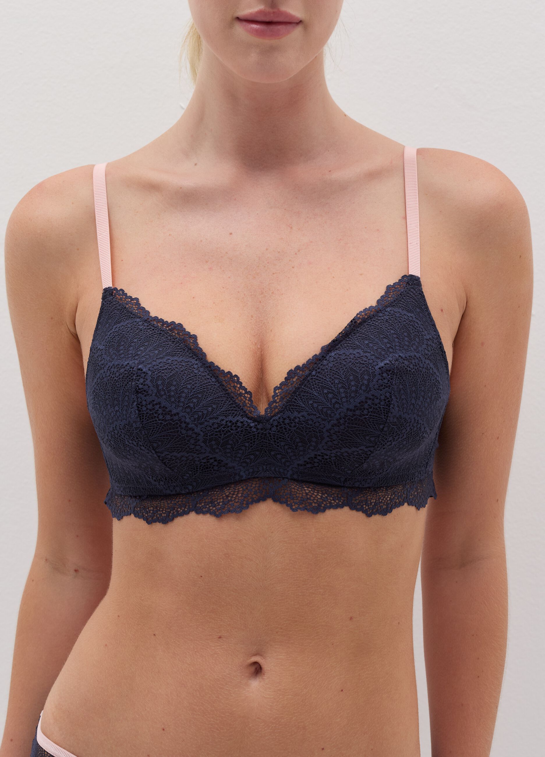 Ele two-tone lace bra without underwiring with cup