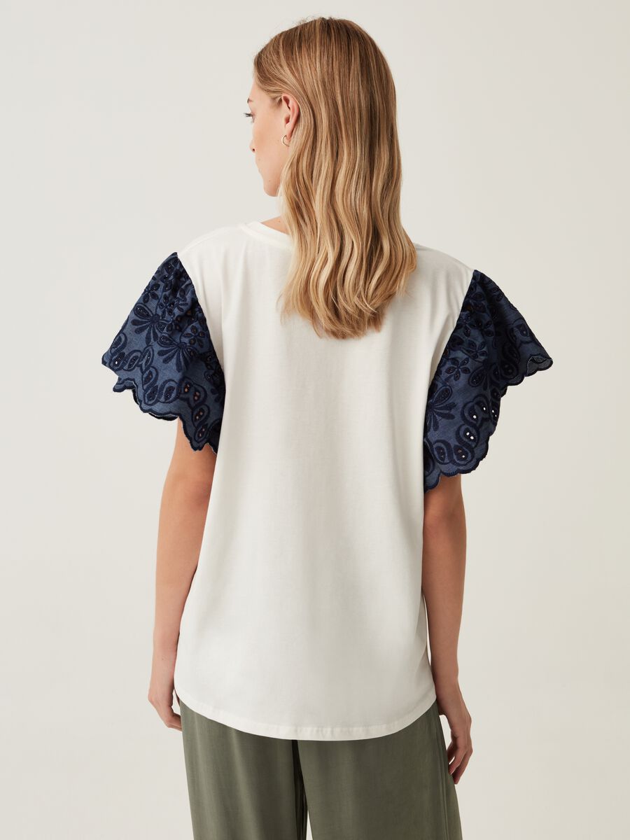 Hybrid T-shirt with in broderie anglaise sleeves_2