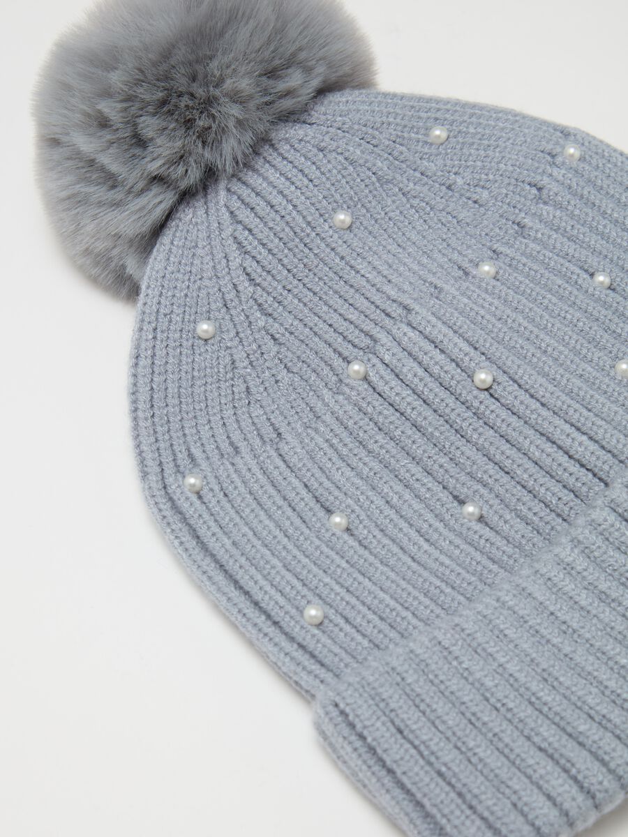 Hat with pompom in faux fur and beads_1