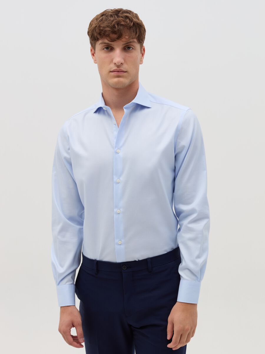 Slim-fit shirt with cut-away collar_0