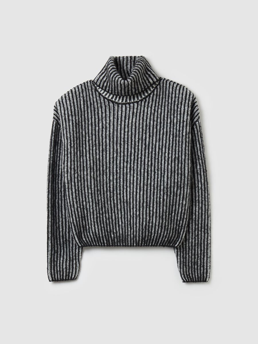 Pullover with high neck and striped pattern_4