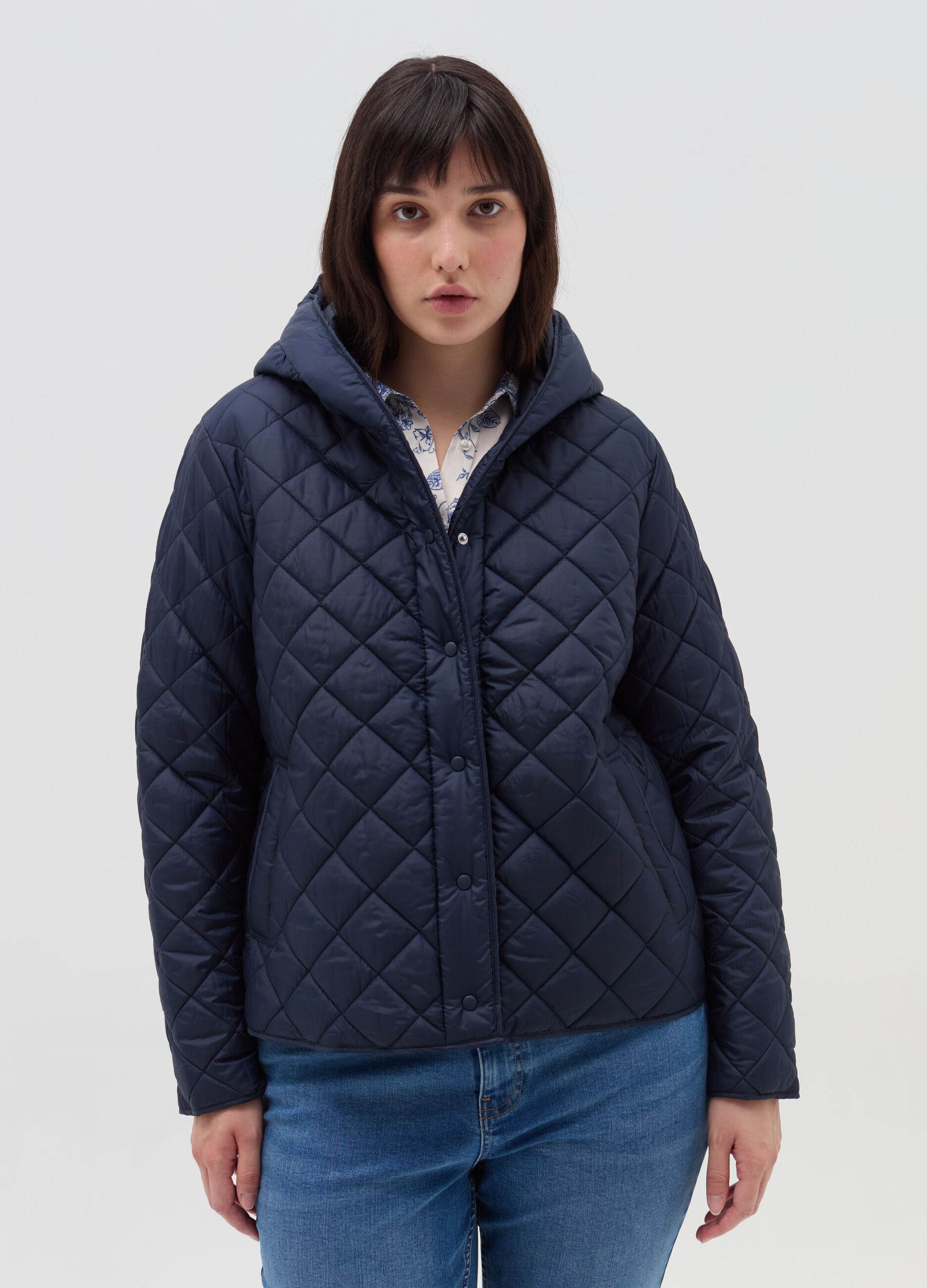 Curvy down jacket with diamond quilting